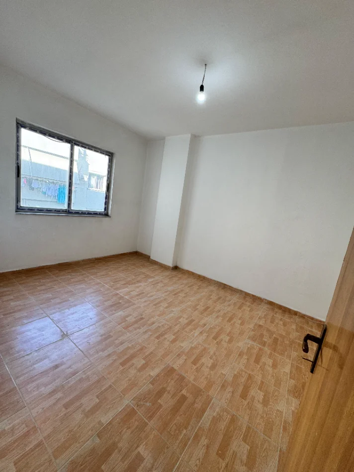 Tirane, shitet nga Pronari, pa-komision apartament 2+1+Ballkon Kati 3, 88 m² 175.000 € (Sali butka)