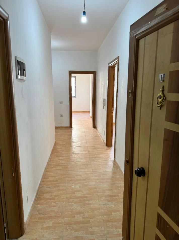 Tirane, shitet nga Pronari, pa-komision apartament 2+1+Ballkon Kati 3, 88 m² 175.000 € (Sali butka)