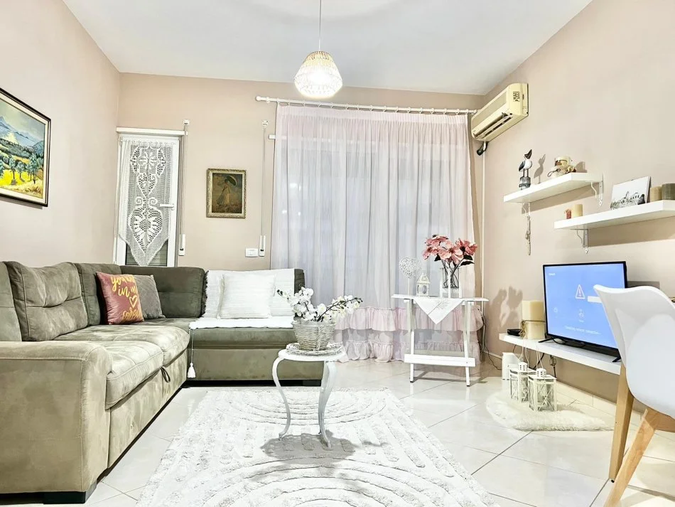 Vlore, jepet me qera 1+1+Ballkon Kati 3, 72 m² 400 € (Lungomare)
