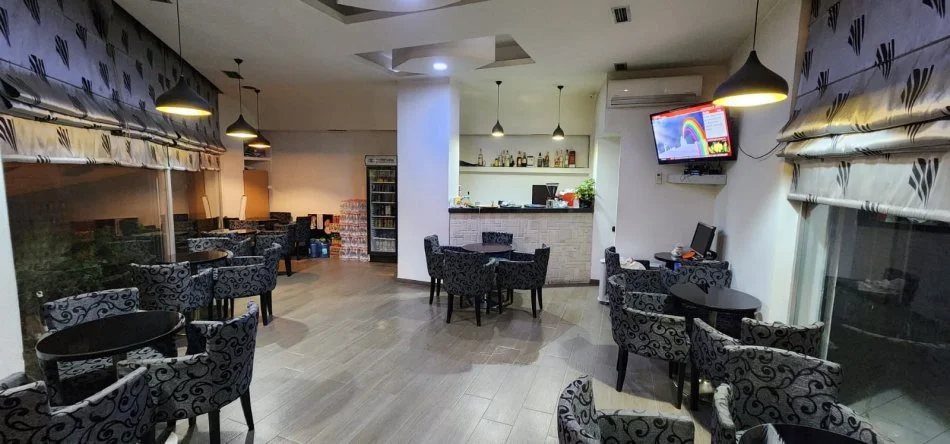 Tirane, jepet me qera lokal Kati 0, 1 m² 550 € (Fresku)