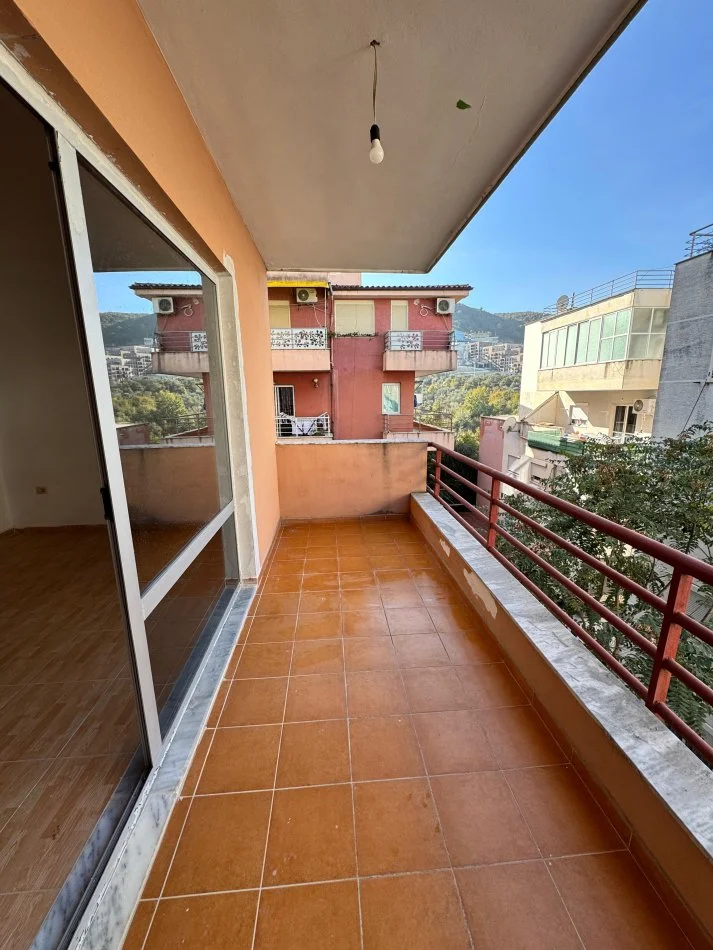 Tirane, shitet Kati 3, 132 m² 193.000 € (Kodra e diellit)