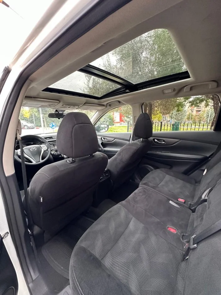Tirane, shes makine Nissan Rogue Benzin, e bardhë automatik Kondicioner 192.000 km 8.800 €