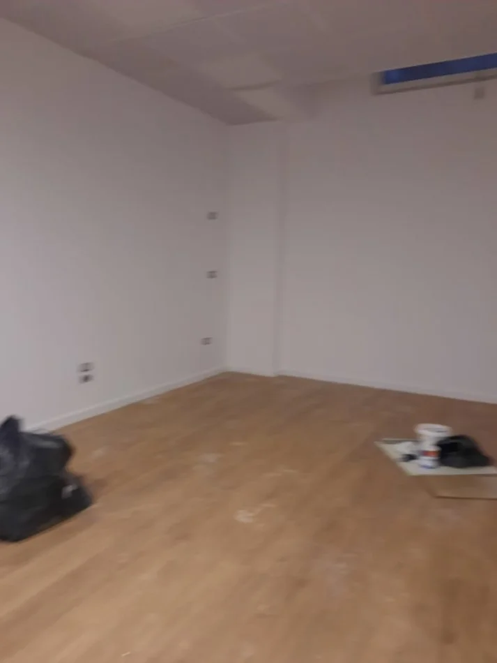 Tirane, jepet me qera ambjent biznesi Kati 0, 26 m² 500 € (Pedonalja, Torre Drini))