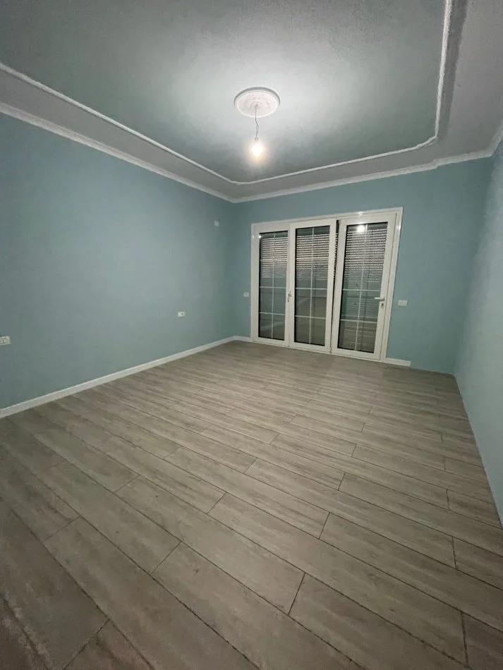 Tirane, shitet apartament 3+1 Kati 3, 162 m² (Kamez)