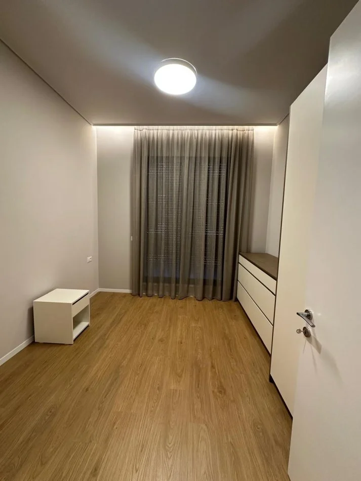 Tirane, jepet me qera apartament 2+1+Ballkon Kati 6, 125 m² 1.200 € (Kompleksi Delijorgji, Rruga e Kavajes)