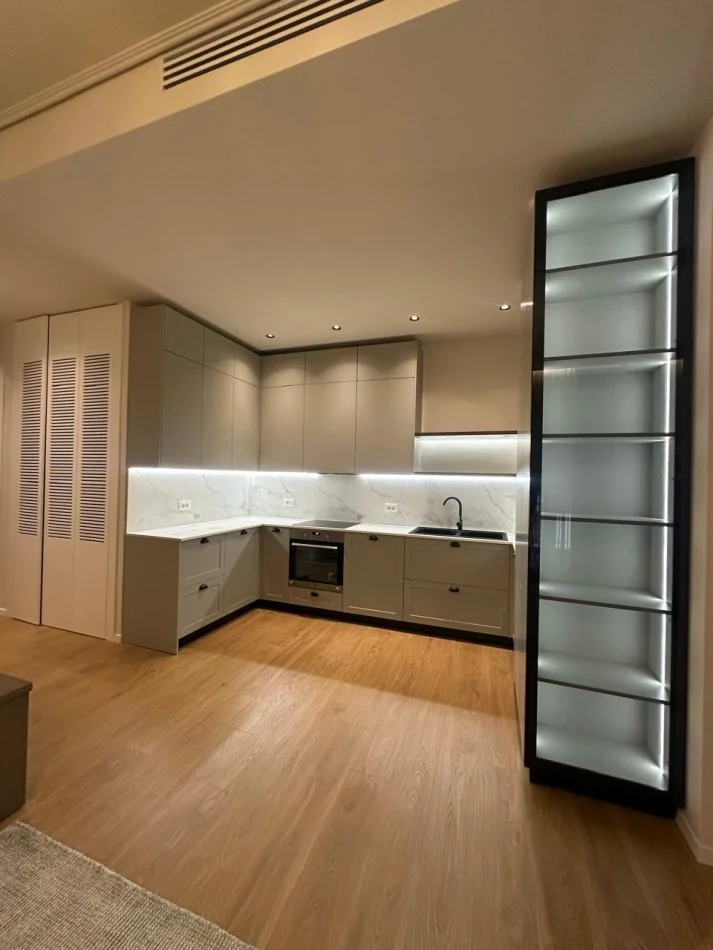 Tirane, jepet me qera apartament 2+1+Ballkon Kati 6, 125 m² 1.200 € (Kompleksi Delijorgji, Rruga e Kavajes)