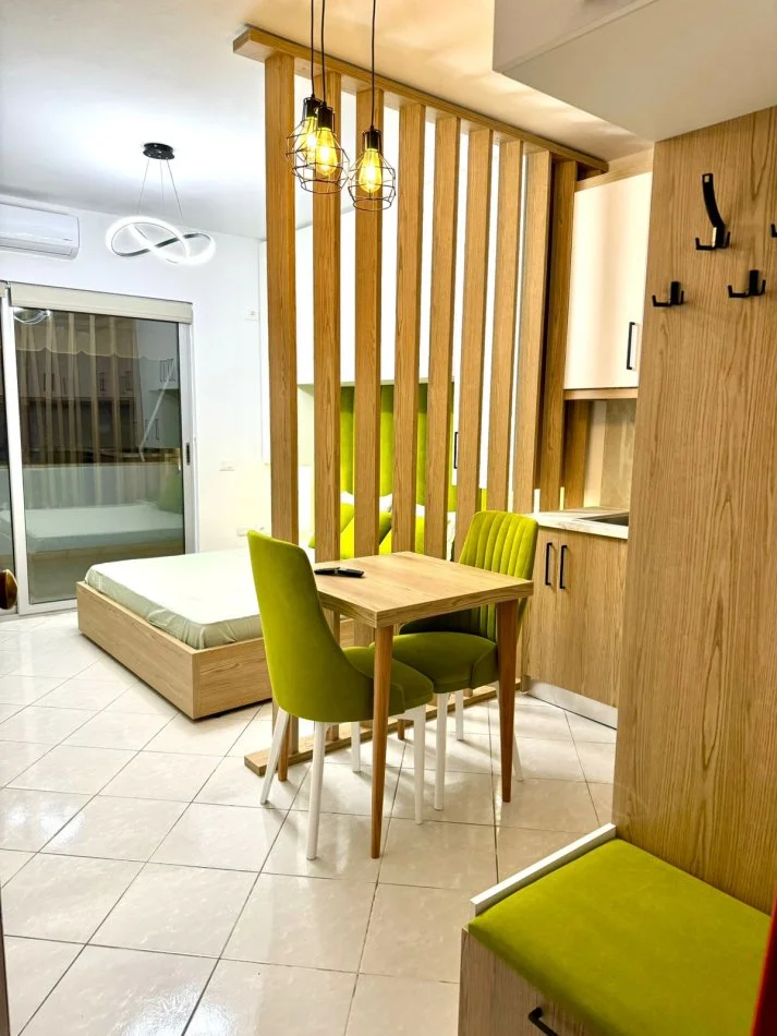 Tirane, jepet me qera garsonier 1+1 Kati 4, 35 m² 530 € (Komuna Parisit)