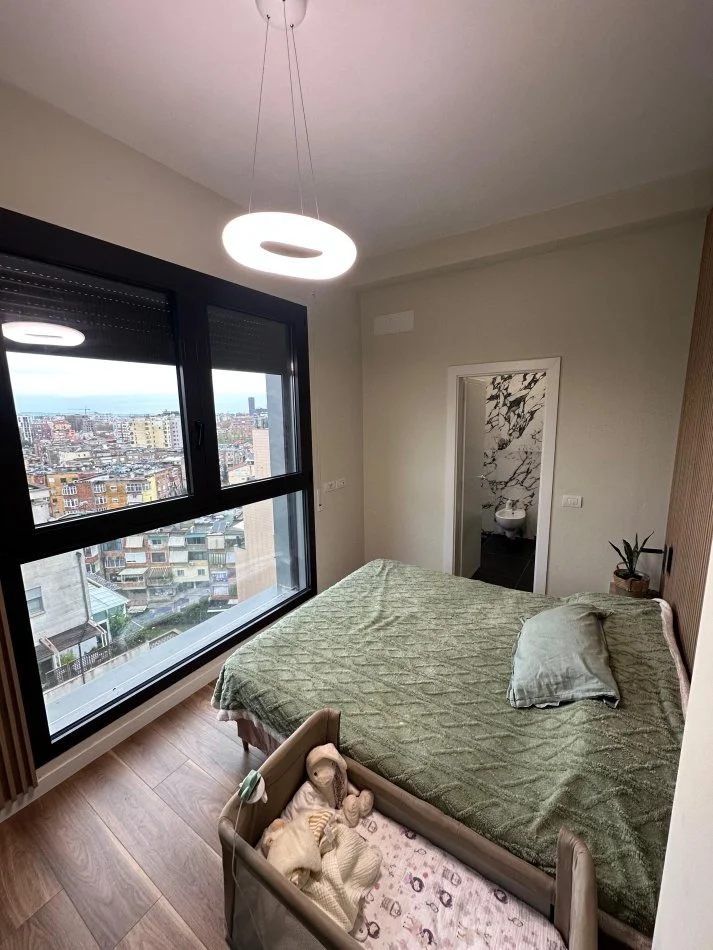 Tirane, jepet me qera apartament 2+1+Aneks+Ballkon Kati 8, 120 m² 1.600 € (Rruga e Kosovareve)