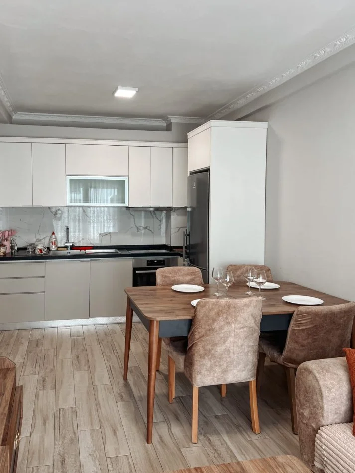 Tirane, jepet me qera apartament 1+1+Ballkon Kati 6, 63 m² 550 € (Rruga 5 Maji)