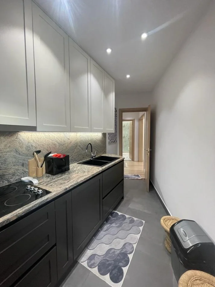 Tirane, jepet me qera apartament 3+1+Aneks+Ballkon Kati 6, 165 m² 2.500 € (Rruga e Dibres)