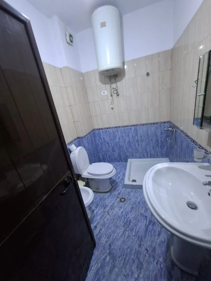 Tirane, jepet me qera apartament 2+1 Kati 1, 68 m² 400 € (Kodra Priftit)