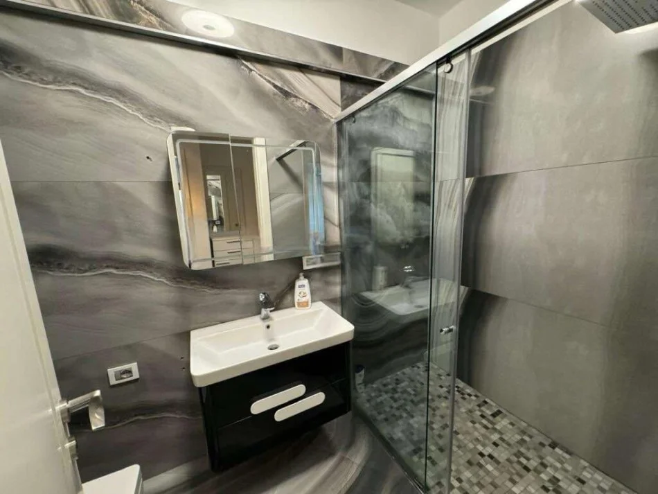 Tirane, shitet apartament 2+1+Aneks+Ballkon Kati 4, 129 m² 450.000 € (Rruga e Kavajes)