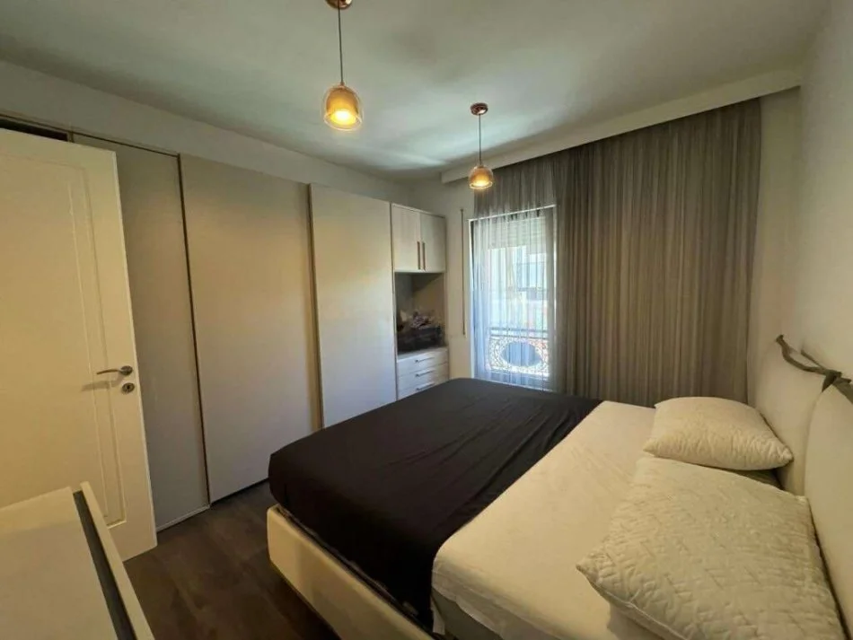 Tirane, shitet apartament 2+1+Aneks+Ballkon Kati 4, 129 m² 450.000 € (Rruga e Kavajes)