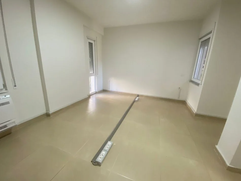 Tirane, jepet me qera zyre Kati 2, 93 m² 1.000 € (Rruga e Kosovareve)
