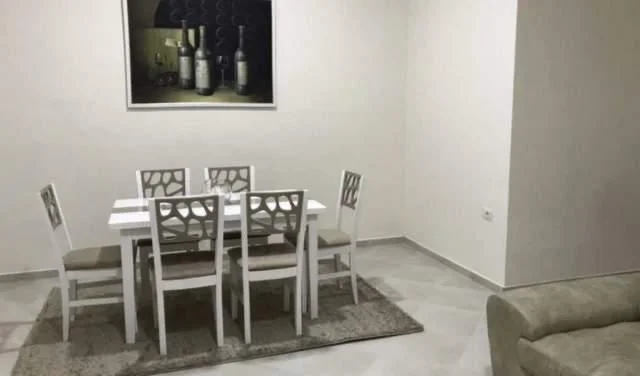 Tirane, jepet me qera apartament 1+1+Ballkon Kati 1, 61 m² 350 € (Fresk, Afer Big Market)