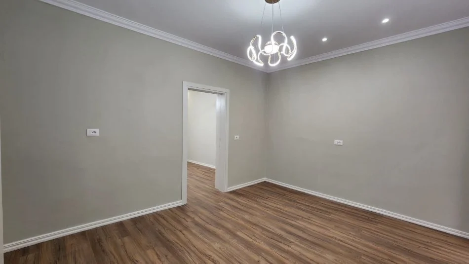 Tirane, shitet apartament 1+1+Ballkon Kati 4, 49 m² 125.000 € (Rruga e Durresit)