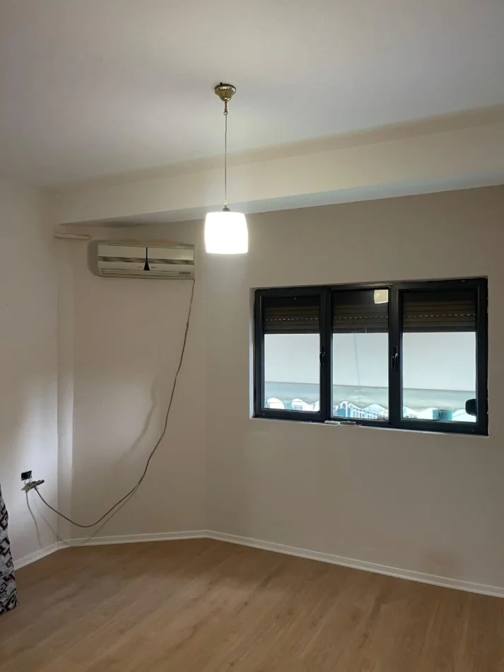 Tirane, jepet me qera apartament 2+1(Bosh) Kati 4, 75 m² 500€ (Myslym Shyri)