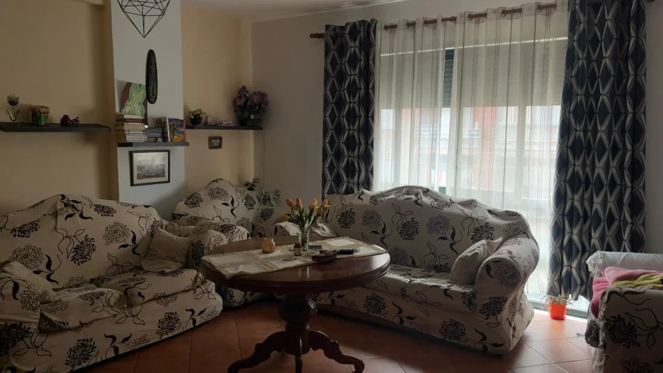 Tirane, jepet me qera apartament Kati 2, 54 m² 300 €