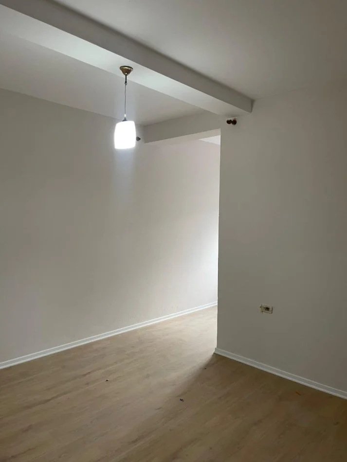 Tirane, jepet me qera apartament 2+1(Bosh) Kati 4, 75 m² 500€ (Myslym Shyri)