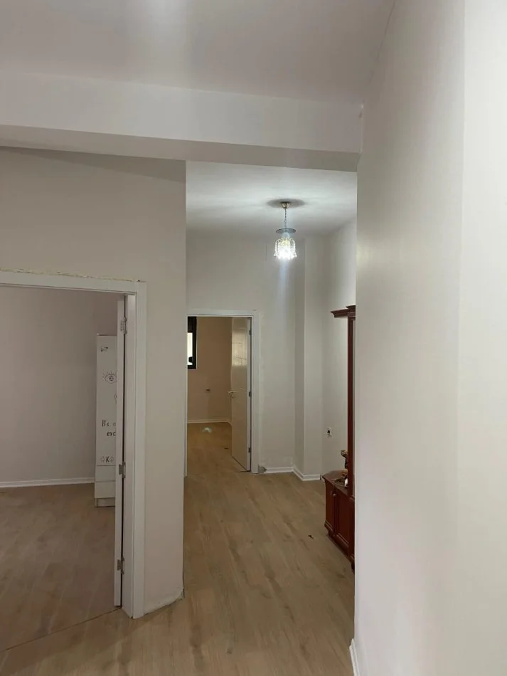 Tirane, jepet me qera apartament 2+1(Bosh) Kati 4, 75 m² 500€ (Myslym Shyri)