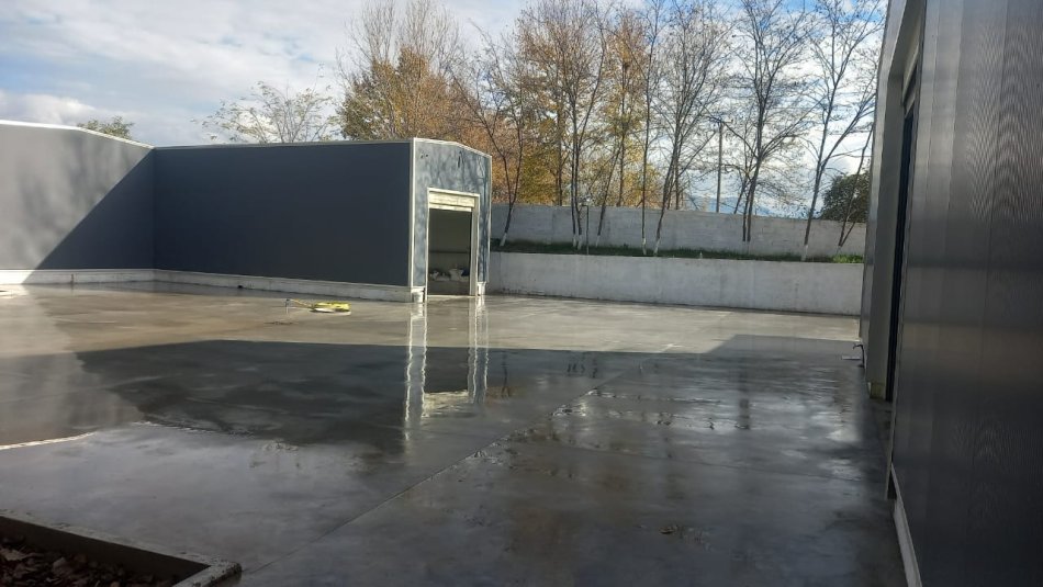 Jepet me qera objekt 350 m² , trualli 1300m e ndare ne 2 kapanone+ambient qendrimi dhe zyra