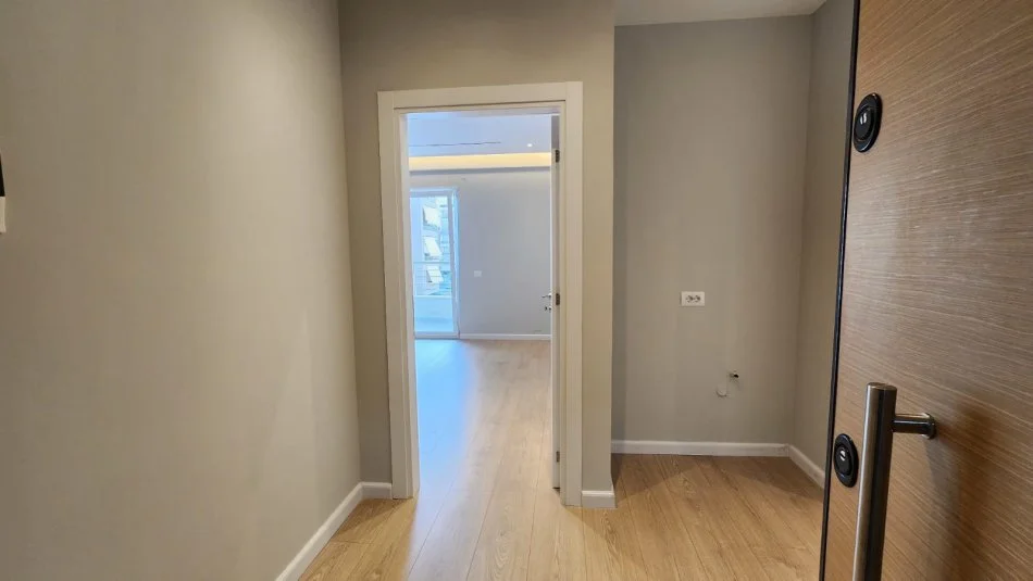 Tirane, jepet me qera zyre Kati 1, 118 m² 1.550 € (Komuna e Parisit)