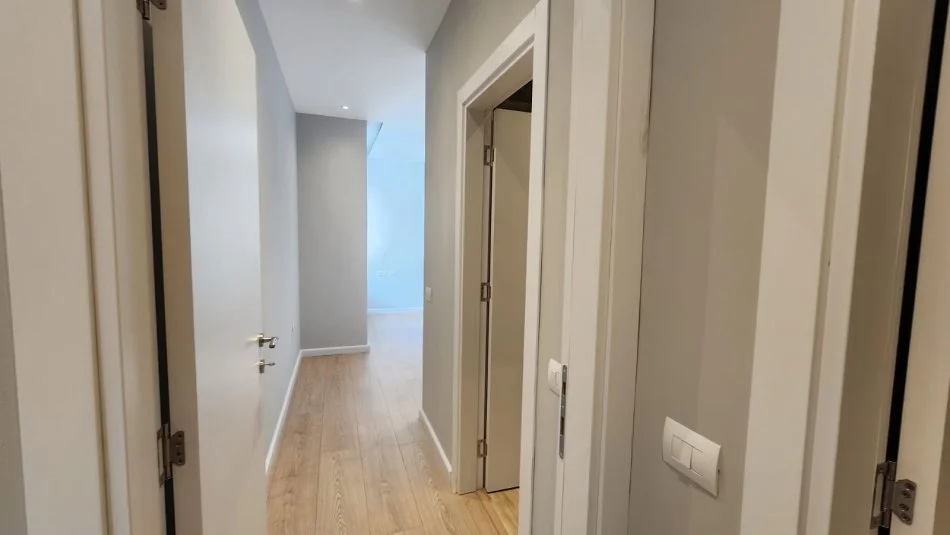 Tirane, jepet me qera zyre Kati 1, 118 m² 1.550 € (Komuna e Parisit)