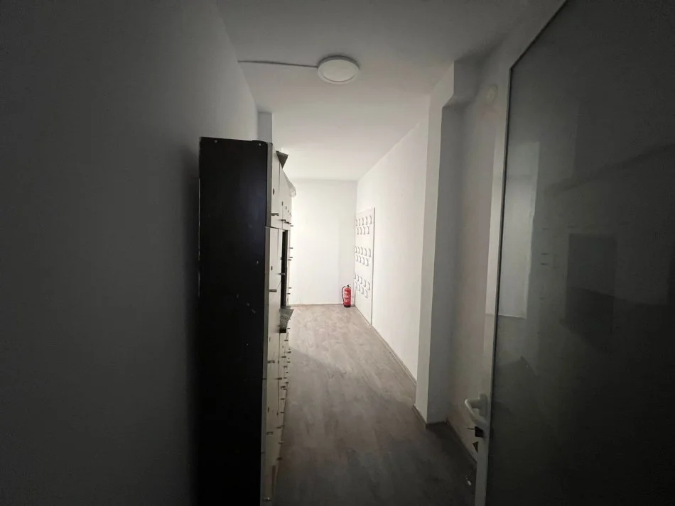Tirane, jepet me qera ambjent biznesi Kati 0, 310 m² 4.000 € (Shallvaret)