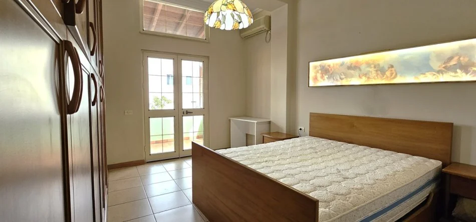 Tirane, jepet me qera Vile 2+1+Aneks+Ballkon Kati 2, 160 m² 750 € (Rruga e Durresit)