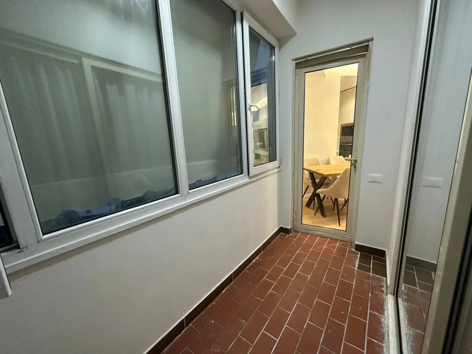 Tirane, jepet me qera apartament 1+1+Aneks+Ballkon Kati 2, 75 m² 700 € (Komuna e Parisit)