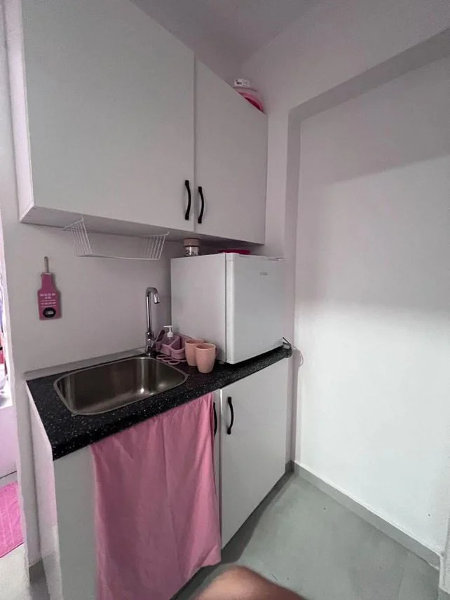 Tirane, jepet me qera garsonier Kati 1, 40 m² 400 € (Rruga e Durresit)