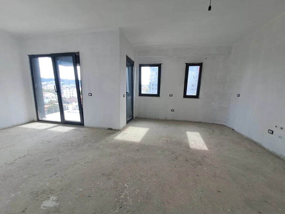 Tirane, shitet apartament 2+1 Kati 3, 112 m² 170.000 € (ASTIR)