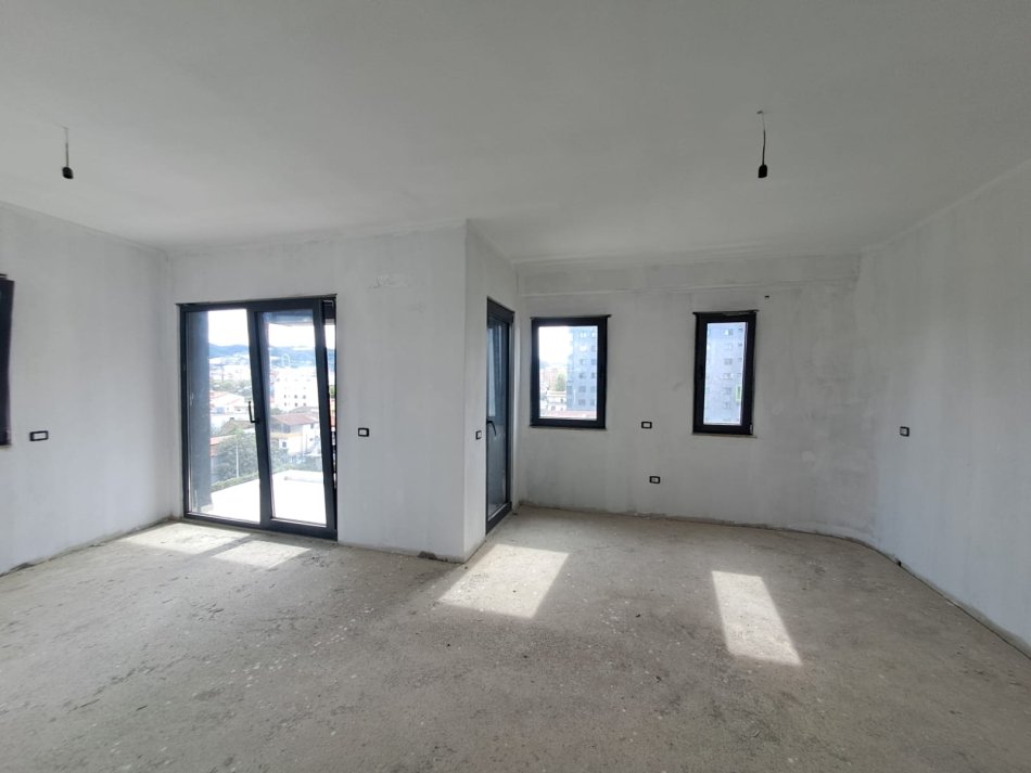 Tirane, shitet apartament 2+1 Kati 5, 1.289 m² 195.000 € (ASTIR)