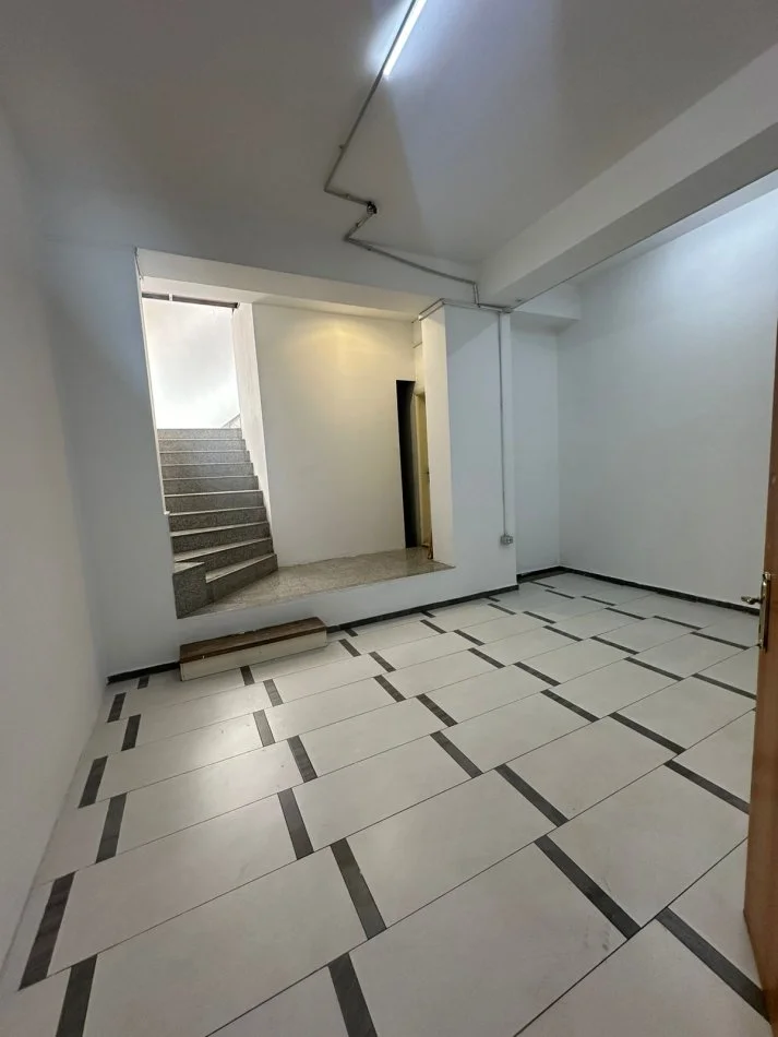 Tirane, jepet me qera ambjent biznesi , 300 m² 1.300 € (ASTIR)