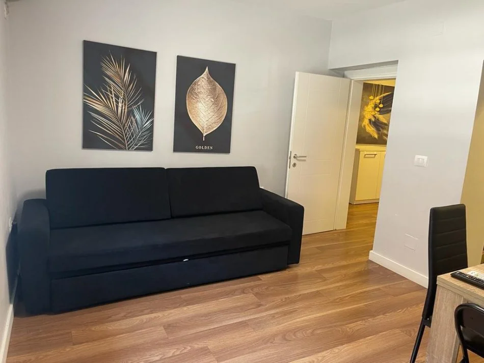 Tirane, jepet me qera apartament 1+1+Aneks Kati 1, 60 m² 600 € (Stadiumi Dinamo)