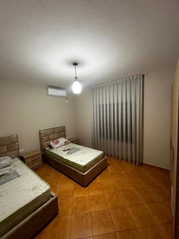 Tirane, jepet me qera apartament 2+1 Kati 1, 110 m² 550 € (ISH PARKU)