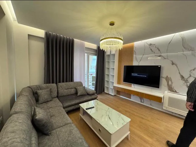 Tirane, jepet me qera apartament 2+1 Kati 3, 110 m² 1.200 € (Liqeni Thate)