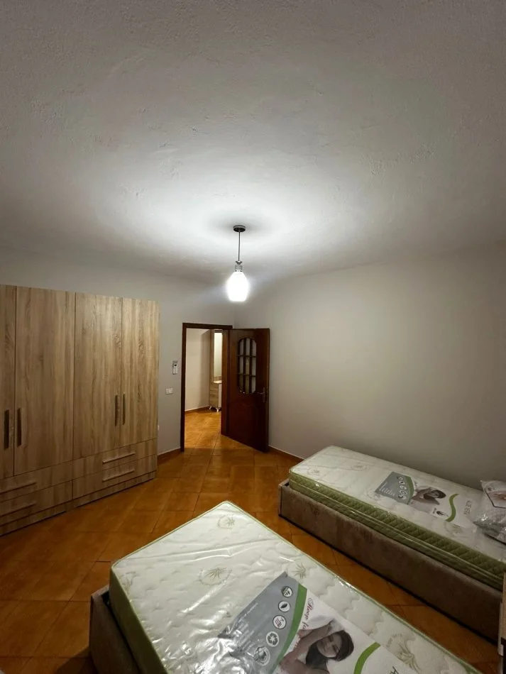 Tirane, jepet me qera apartament 2+1 Kati 1, 110 m² 550 € (ISH PARKU)