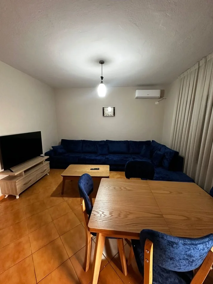 Tirane, jepet me qera apartament 2+1 Kati 1, 110 m² 550 € (ISH PARKU)