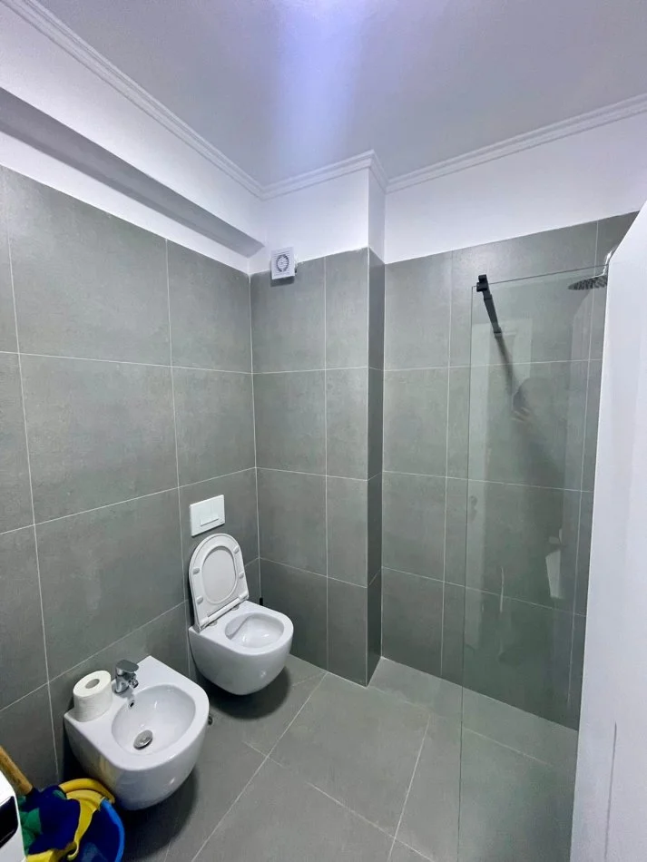 Tirane, jepet me qera apartament 2+1+Ballkon Kati 7, 107 m² 600 € (Astir, Kompleksi Urban Gate)