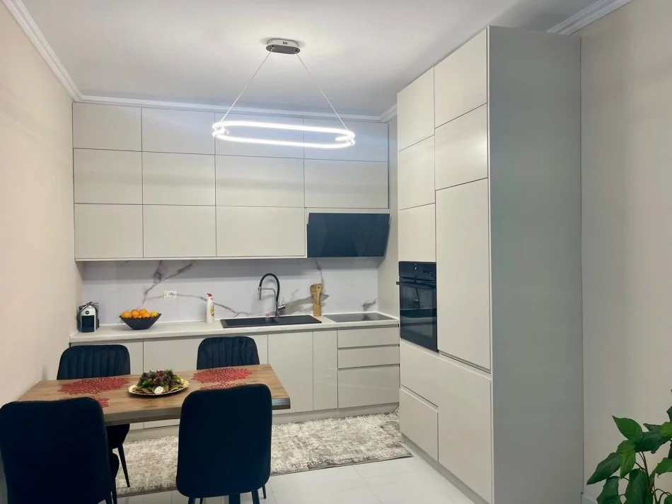 Tirane, jepet me qera apartament 2+1+Ballkon Kati 7, 107 m² 600 € (Astir, Kompleksi Urban Gate)