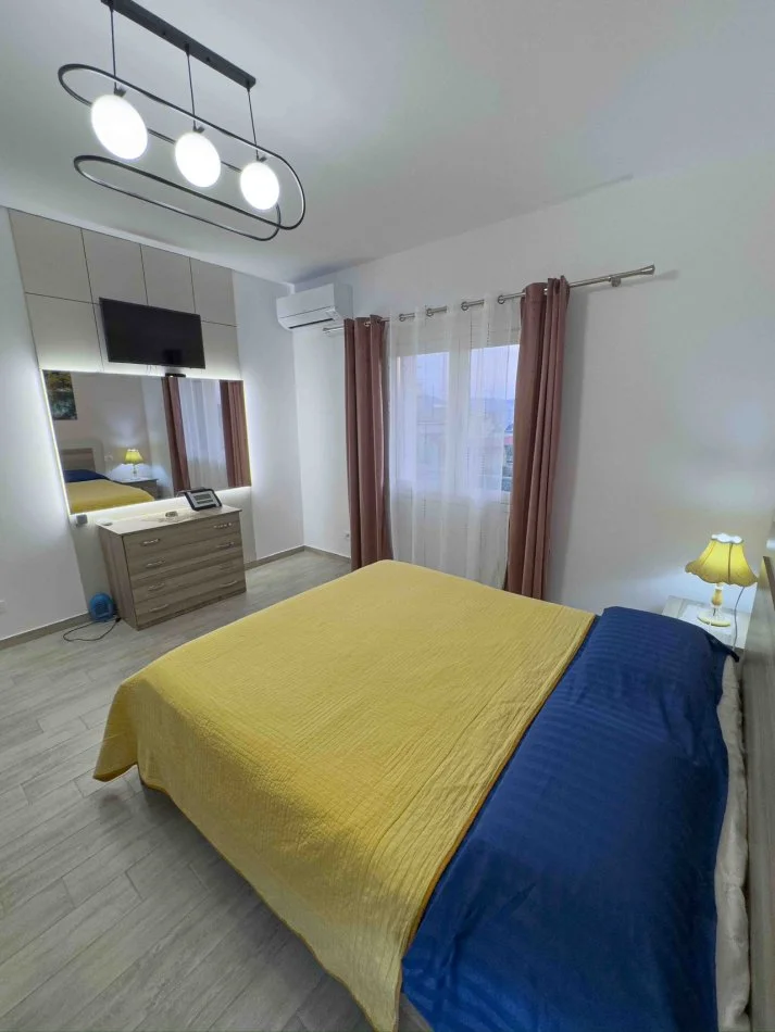 Tirane, jepet me qera Vile 3 Katshe Kati 0, 300 m² 1.100 € (Rruga e Elbasanit)