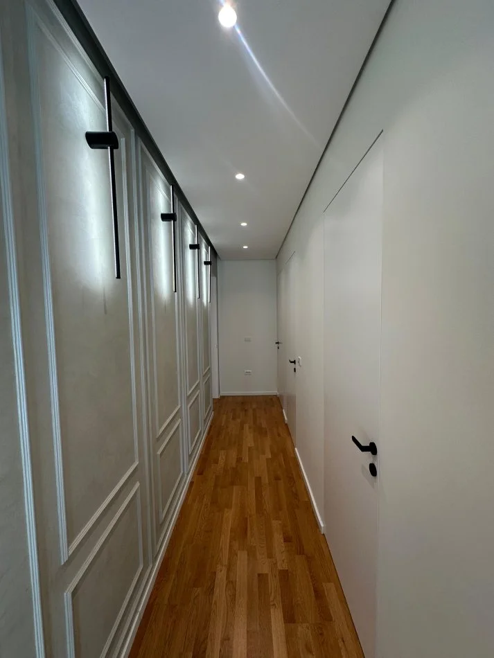 Tirane, jepet me qera apartament 3+1+Aneks+Ballkon Kati 3, 152 m² 2.300 € (TEG)