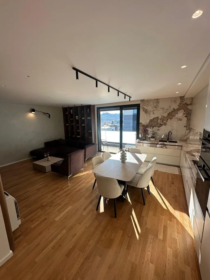 Tirane, jepet me qera apartament 3+1+Aneks+Ballkon Kati 3, 152 m² 2.300 € (TEG)