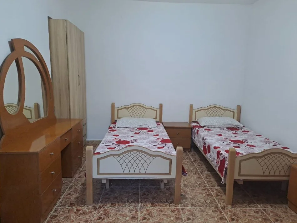 Tirane, jepet me qera garsonier Kati 0, 25 m² 25.000 € (Rruga Gjoleke Kokona)