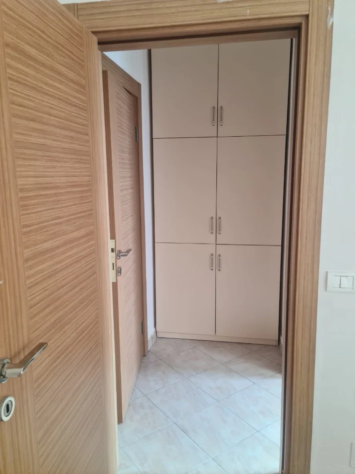 Tirane, jepet me qera apartament 1+1+Ballkon Kati 7, 63 m² 330 € (Rruga Thoma Koxhaj)