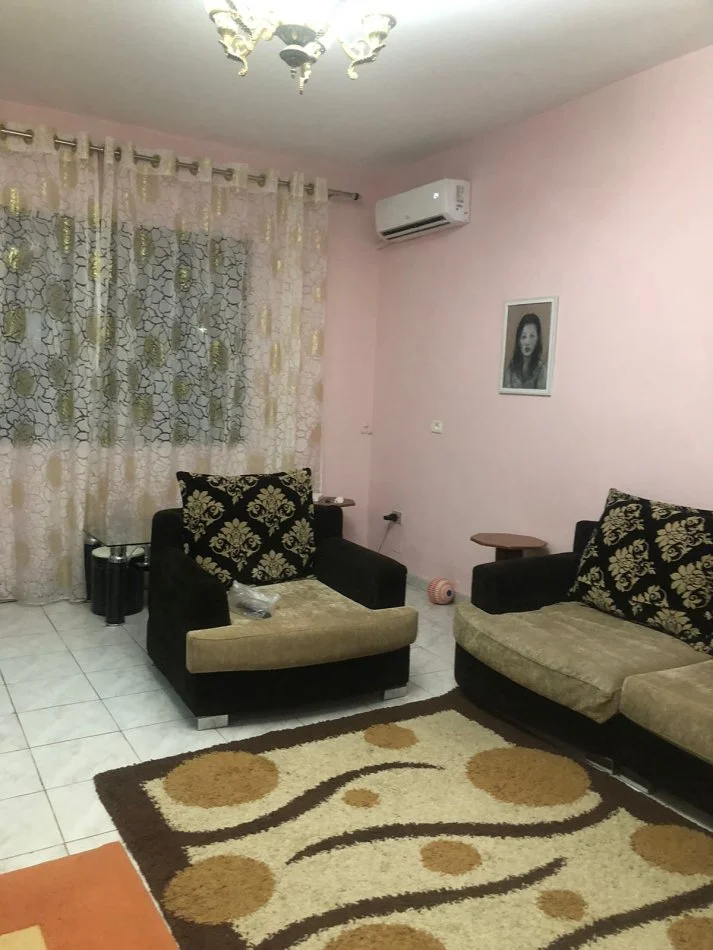 Tirane, jepet me qera Kati 1, 201 m² 2.000 € (Komuna e Parisit)