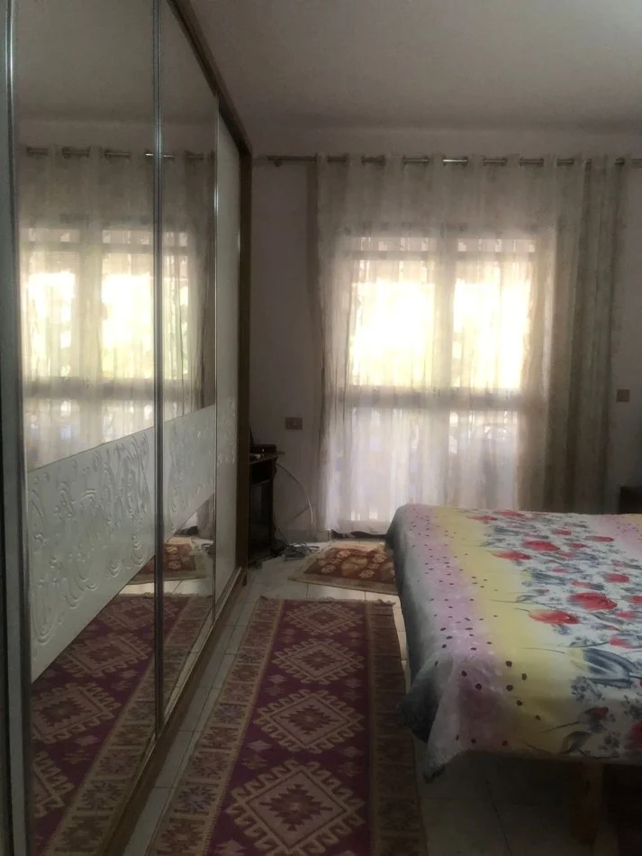 Tirane, jepet me qera Kati 1, 201 m² 2.000 € (Komuna e Parisit)