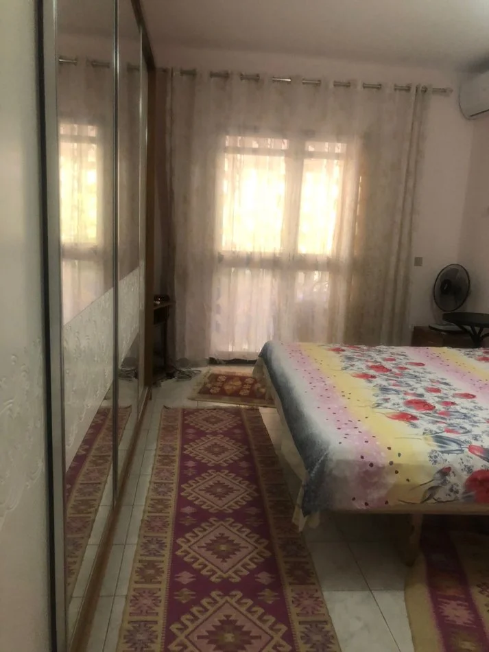 Tirane, jepet me qera Kati 1, 201 m² 2.000 € (Komuna e Parisit)