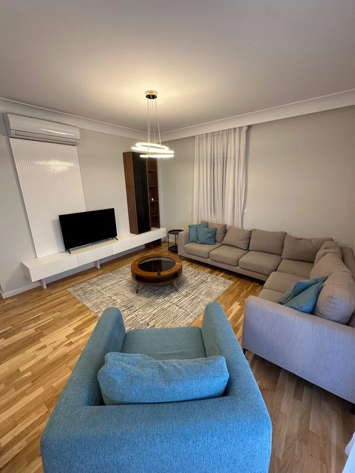 Tirane, jepet me qera apartament 2+1+Aneks+Ballkon Kati 2, 129 m² 1.500 € (TEG)